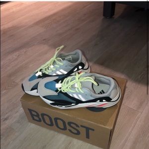 Yeezy boost 700 wave runner fake